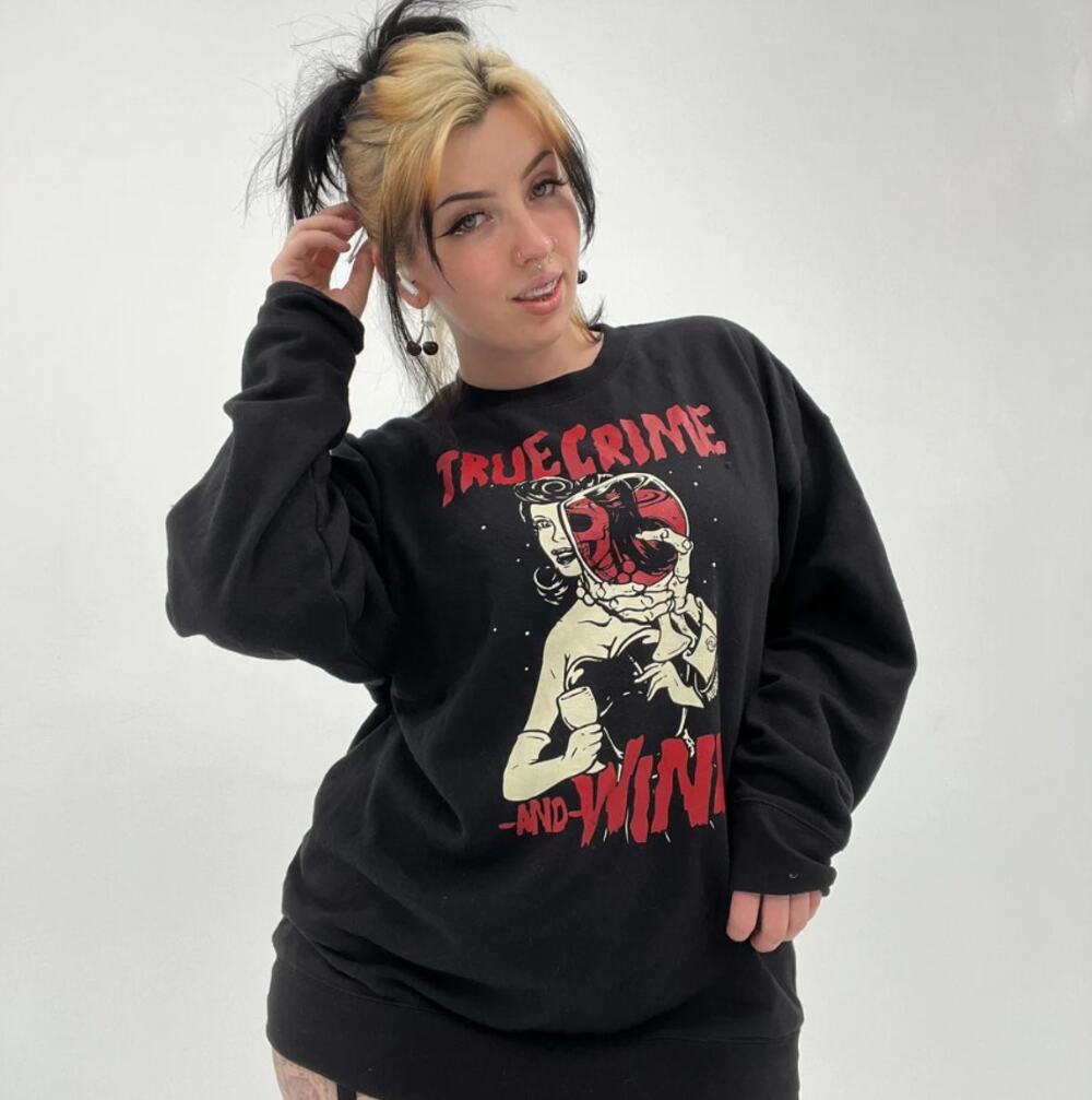 Gildan True Crime And Wine Graphic Pullover Sweatshirt Black Women's Size XL